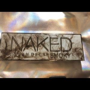 URBAN DECAY NAKED SMOKEY PALETTE (USED)
